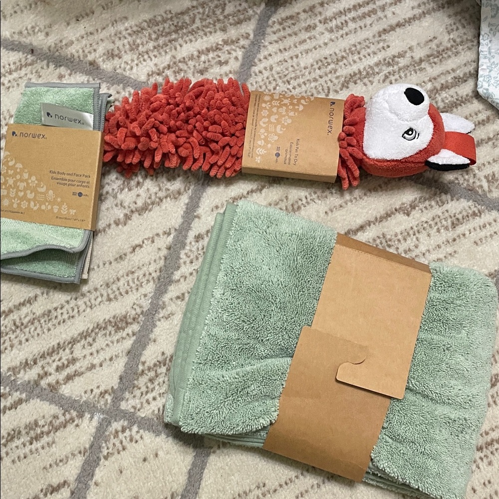Norwex Kids Fox Hooded Towel Set - Green and Red